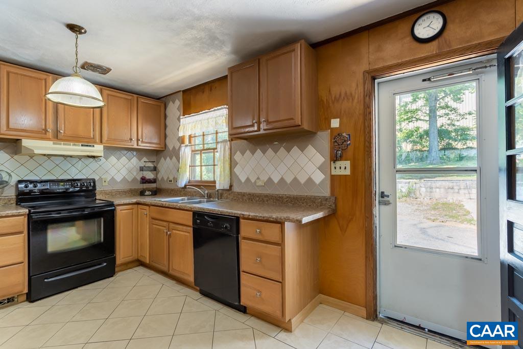 1908 Cedar Hill Road Charlottesville, VA 22901 - Photo 10 of 44 Gallery Image 10