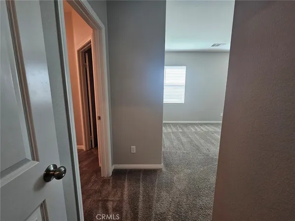 a view of empty room with window
