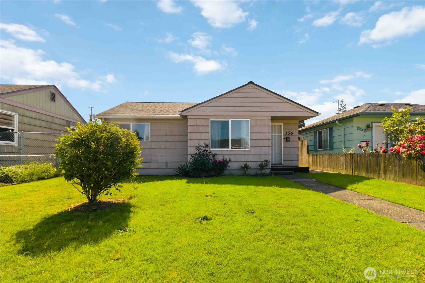 356 28th Avenue Longview, WA 98632 - Photo 1 of 24 a front view of a house with yard and green space