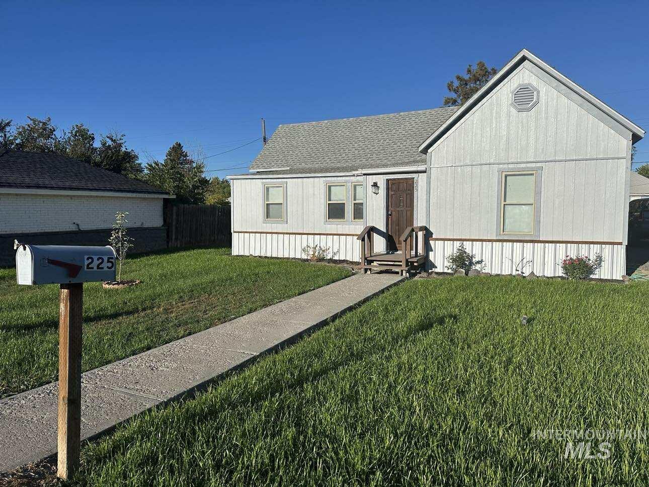 225 Oregon Street Gooding, ID 83330 - Photo 20 of 33