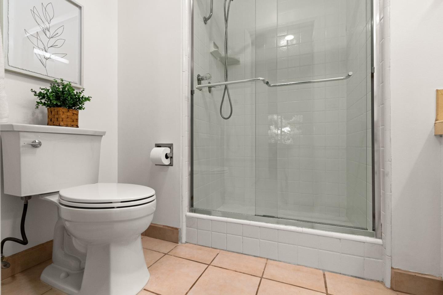 100 East Middlefield Road, Unit 4H Mountain View, CA 94043 - Photo 5 of 11 Gallery Image 5