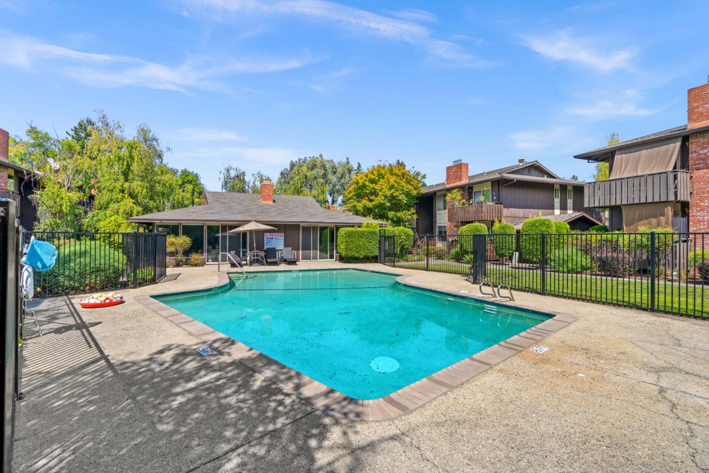 100 East Middlefield Road, Unit 4H Mountain View, CA 94043 - Photo 10 of 11 Gallery Image 10