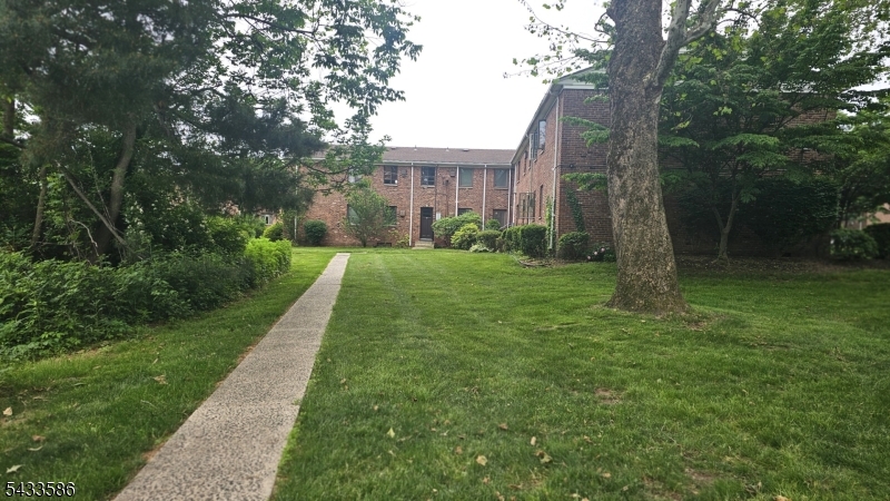 105 Troy Drive, Unit 105D Springfield, NJ 07081 - Photo 25 of 27