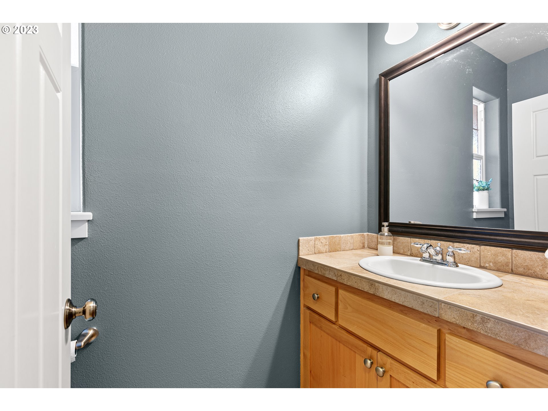 1200 South 41st Place Springfield, OR 97478 - Photo 17 of 34 a bathroom with a sink and a mirror