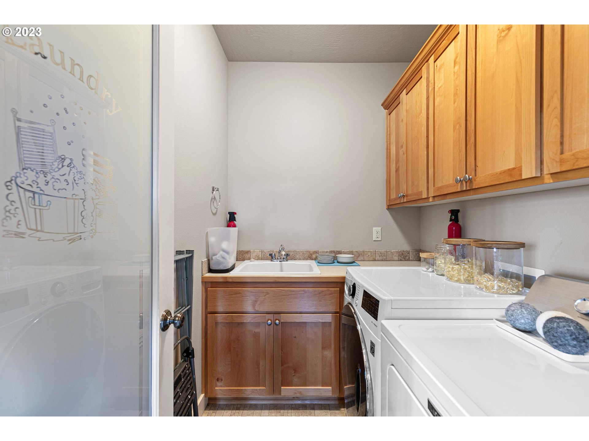 1200 South 41st Place Springfield, OR 97478 - Photo 19 of 34 a utility room with cabinets washer and dryer