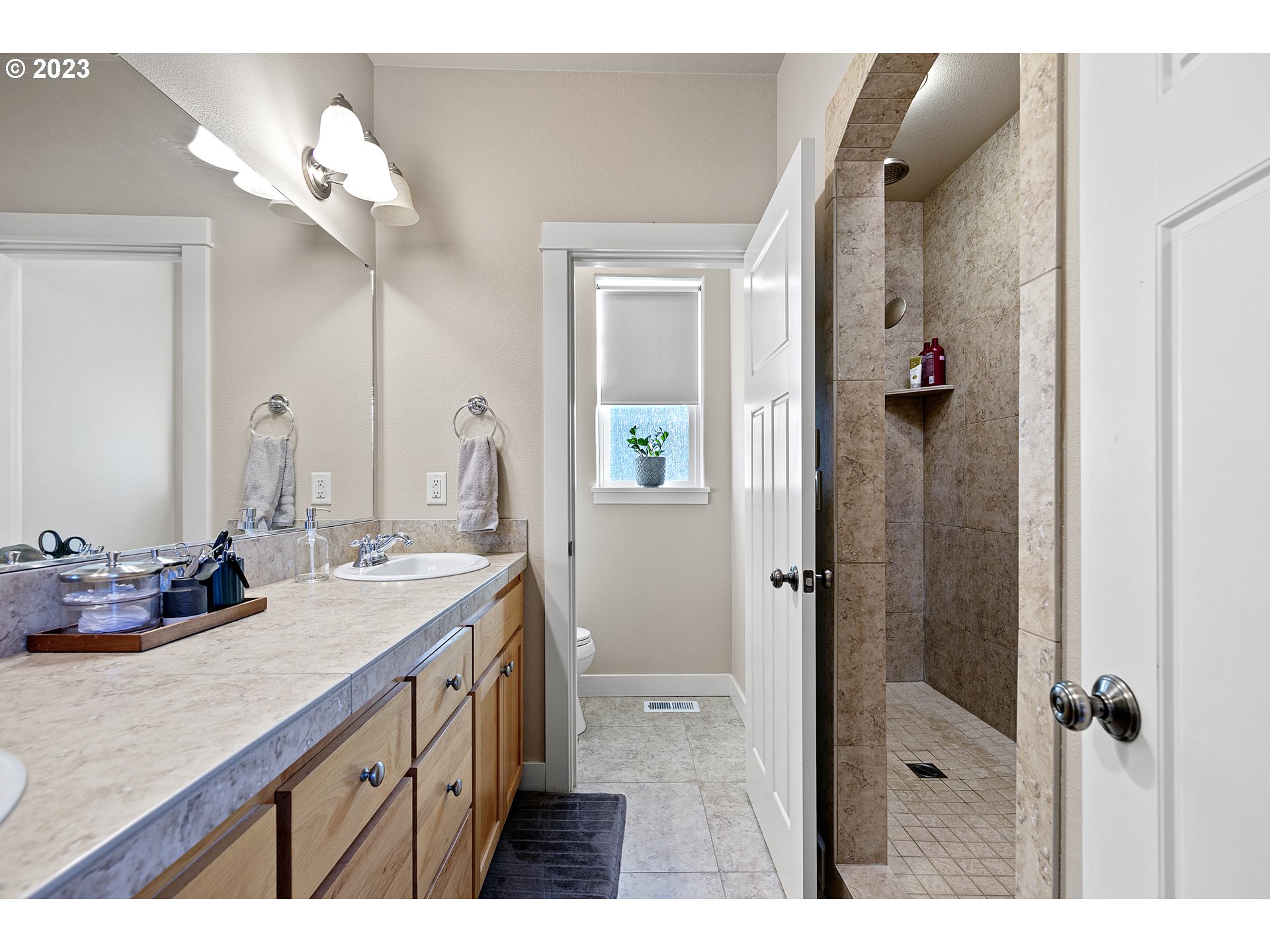 1200 South 41st Place Springfield, OR 97478 - Photo 22 of 34 a bathroom with a sink a vanity and a mirror