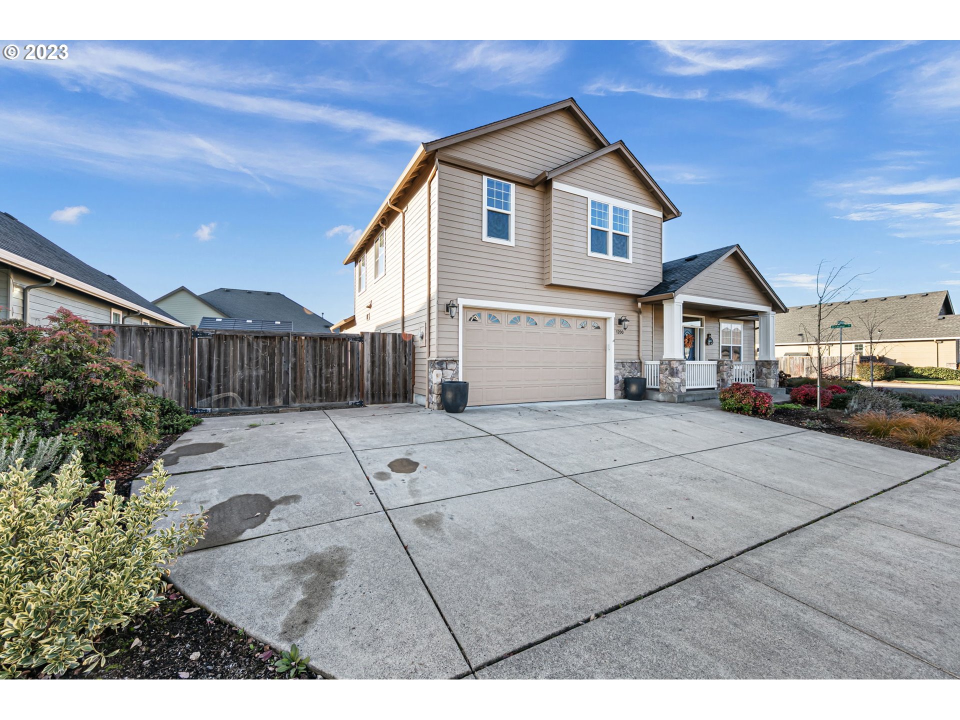 1200 South 41st Place Springfield, OR 97478 - Photo 34 of 34 a view of a house with a backyard