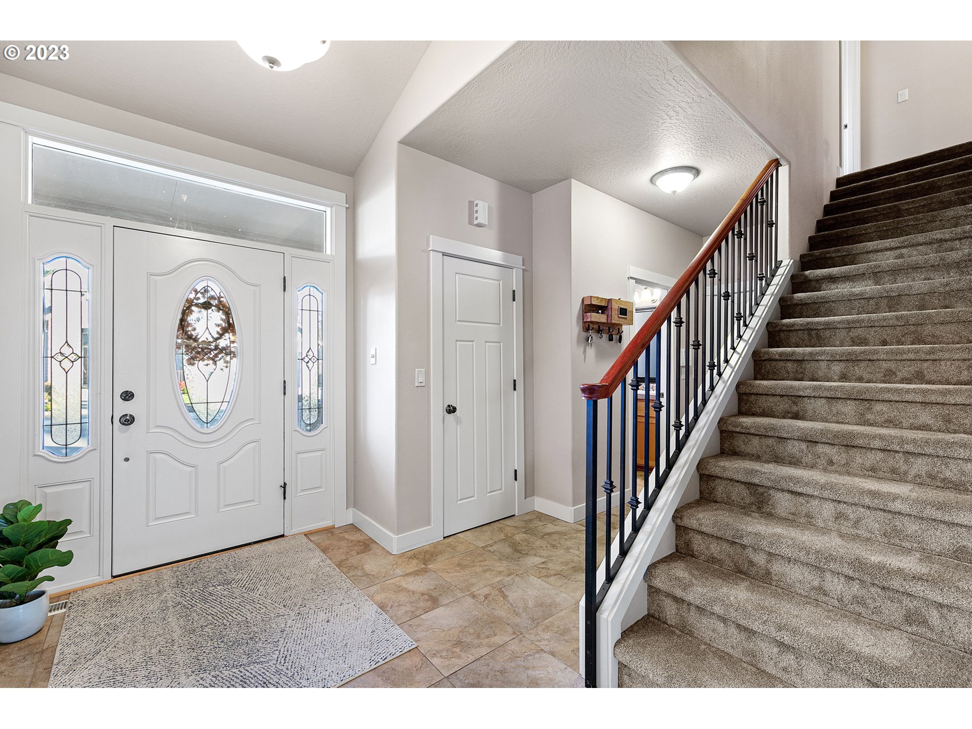 1200 South 41st Place Springfield, OR 97478 - Photo 6 of 34 a view of an entryway with wooden floor