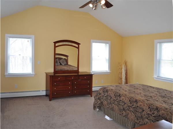 10 Wauwinet Road Worcester, MA 01605 - Photo 4 of 30 Gallery Image 4