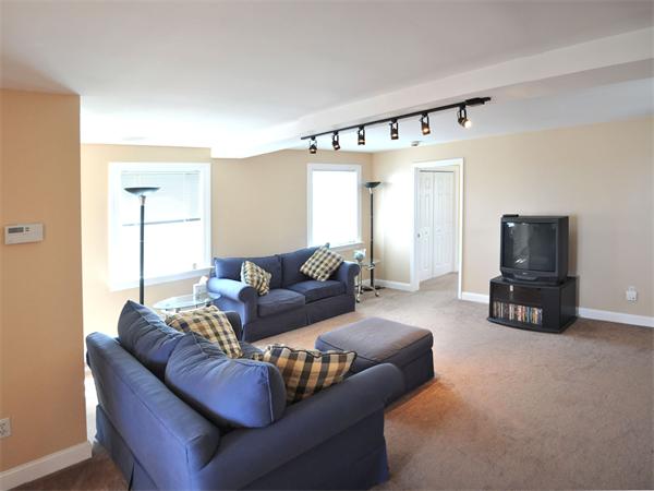 10 Wauwinet Road Worcester, MA 01605 - Photo 8 of 30 Gallery Image 8