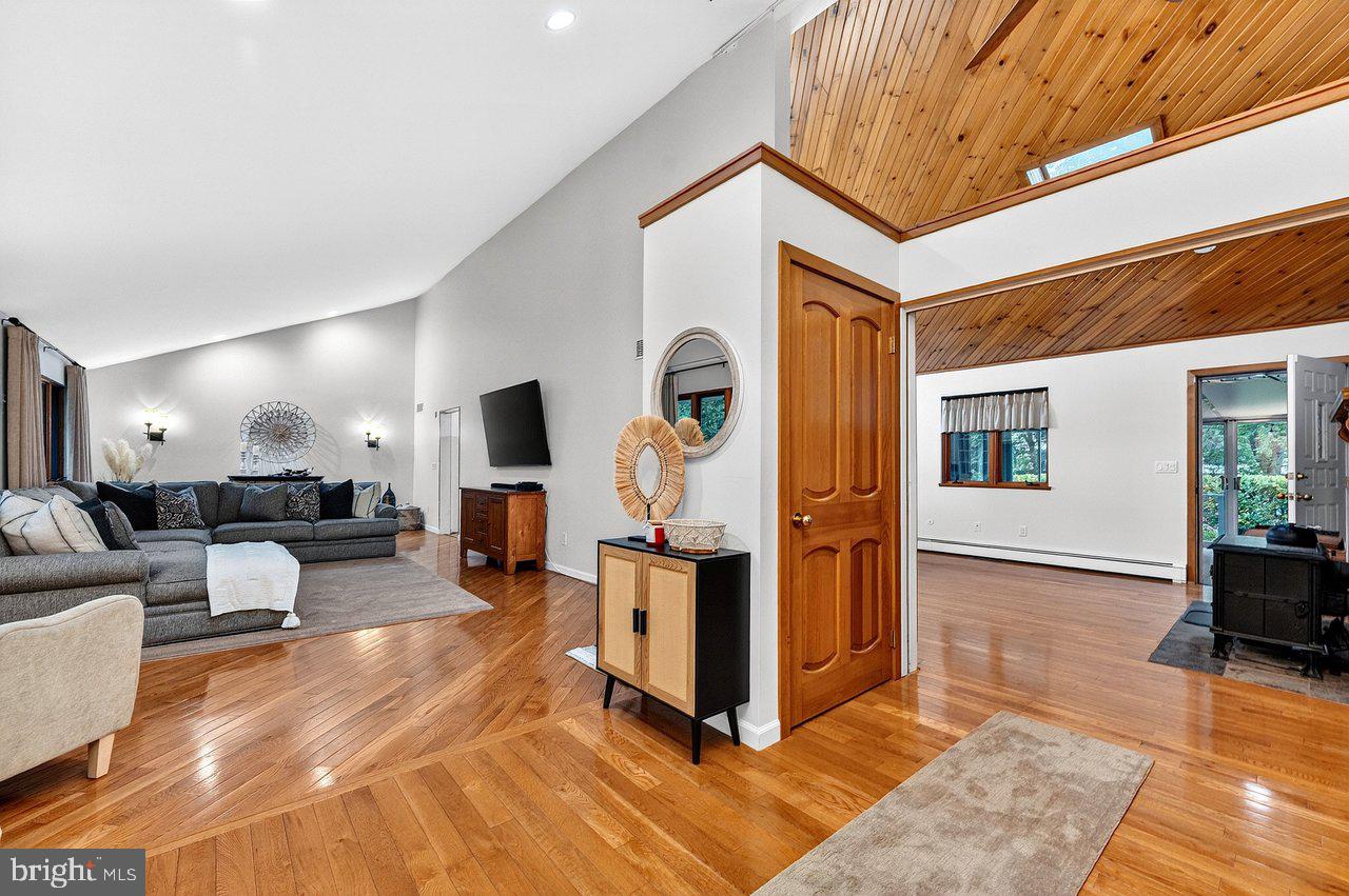 17 Azalea Way Hamilton, NJ 08690 - Photo 4 of 40