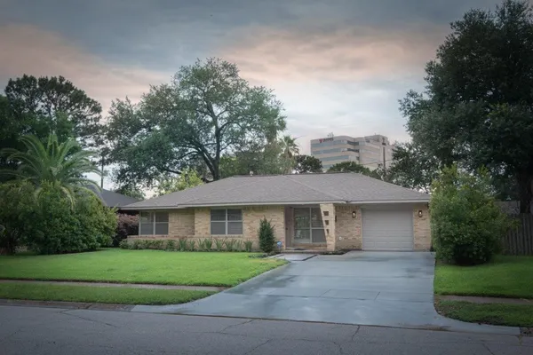 $3,100 | 1135 Stonecrest Drive, Houston, TX 77018