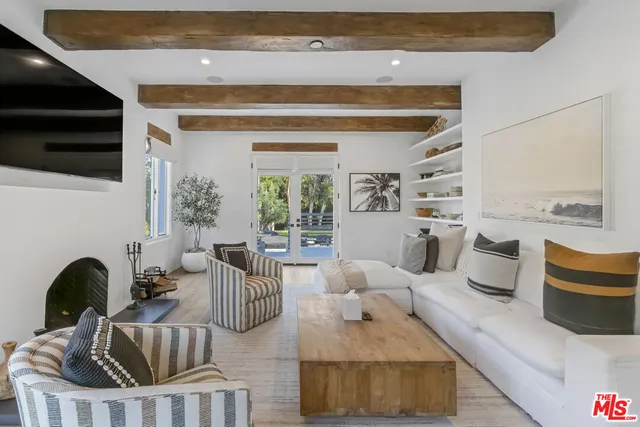 $1,995,000 | 27405 Pacific Coast Highway, Malibu, CA 90265