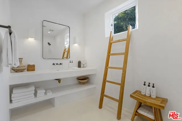 $1,995,000 | 27405 Pacific Coast Highway, Malibu, CA 90265