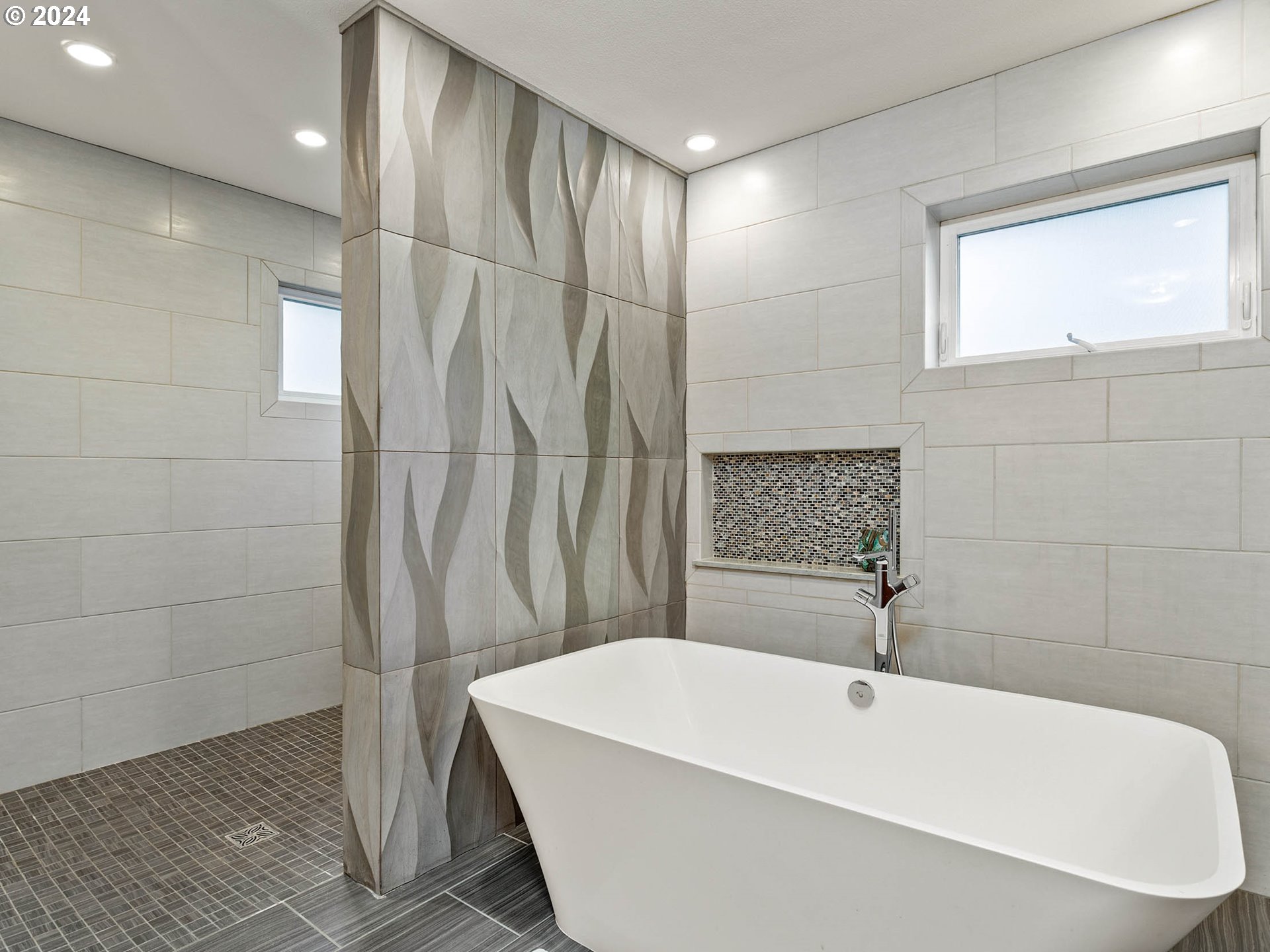 3271 Northeast Jackson Rd Loop Hillsboro, OR 97124 - Photo 20 of 48 Bathroom, Attached