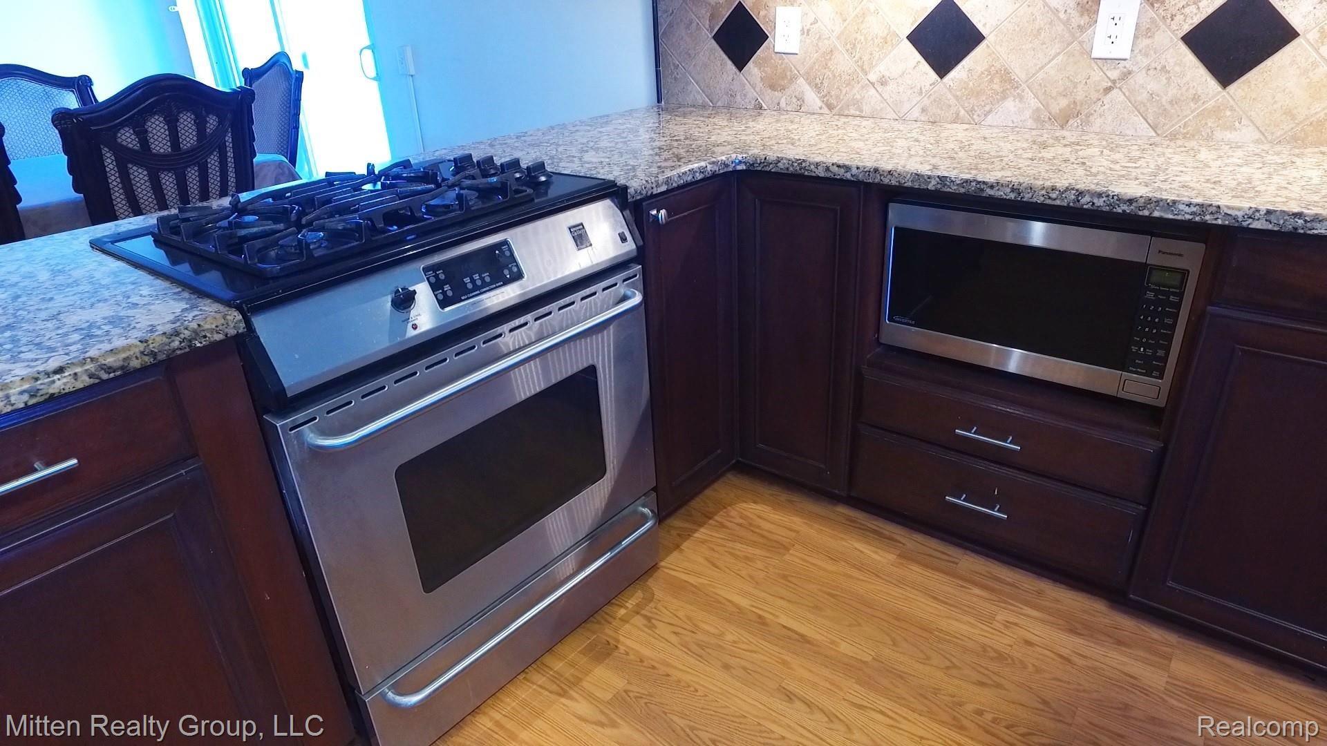 2086 South Elba Road Lapeer, MI 48446 - Photo 14 of 51 10.7 Gas Stove w Convection Oven
