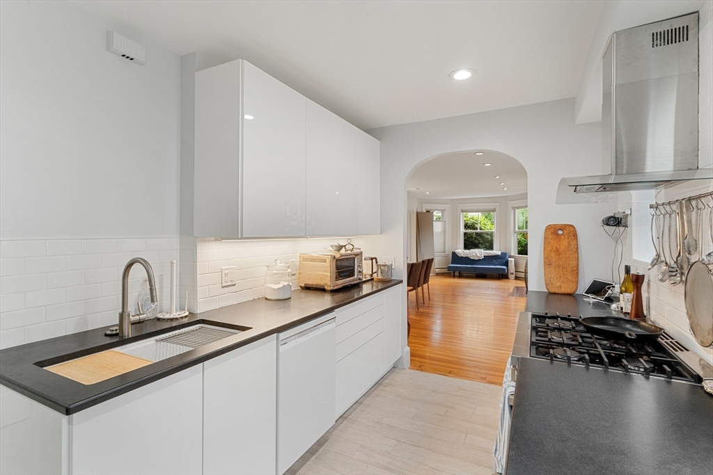 148 Lakeview Avenue, Unit 148 Cambridge, MA 02138 - Photo 10 of 23