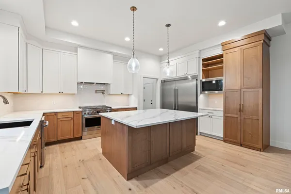 $950,000 | 6382 Pelican Street, Bettendorf, IA 52722