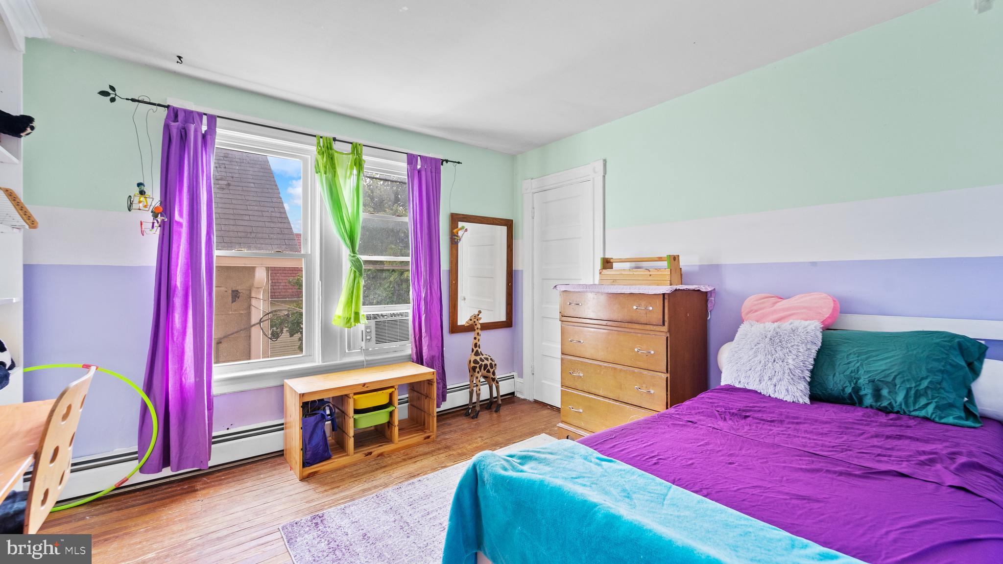 4512 Schenley Road Baltimore, MD 21210 - Photo 11 of 16 Middle Bedroom