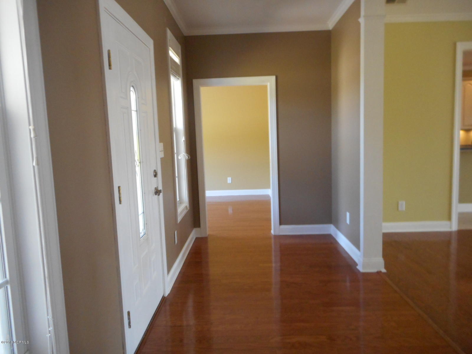 Foyer Opposite