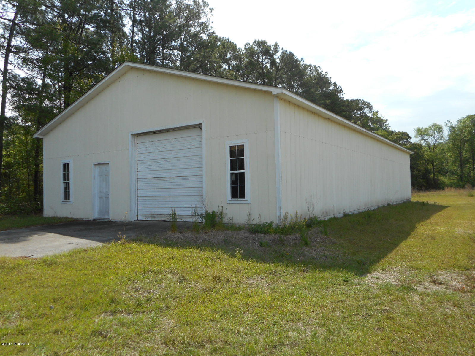 1255 Nine Foot Road Newport, NC 28570 - Photo 41 of 70 1255 Barn