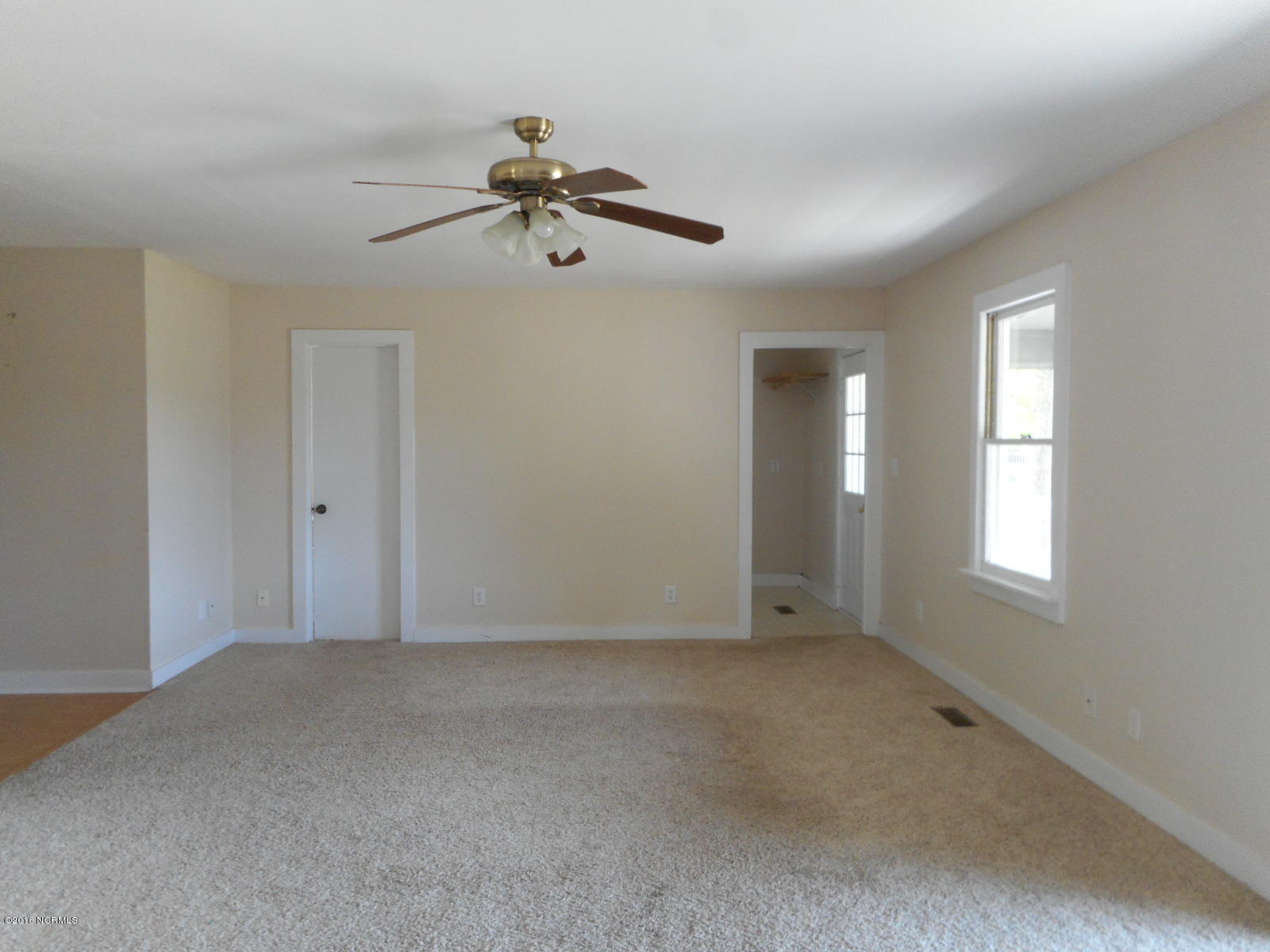 1255 Nine Foot Road Newport, NC 28570 - Photo 52 of 70 Living 1247