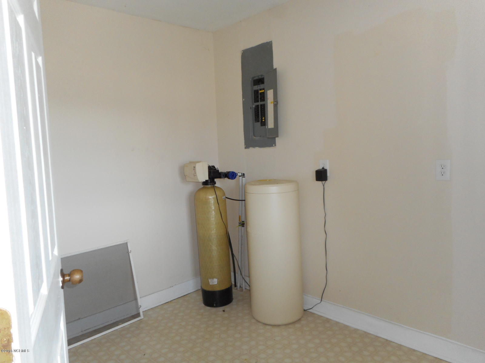 1255 Nine Foot Road Newport, NC 28570 - Photo 53 of 70 1247 Laundry Room