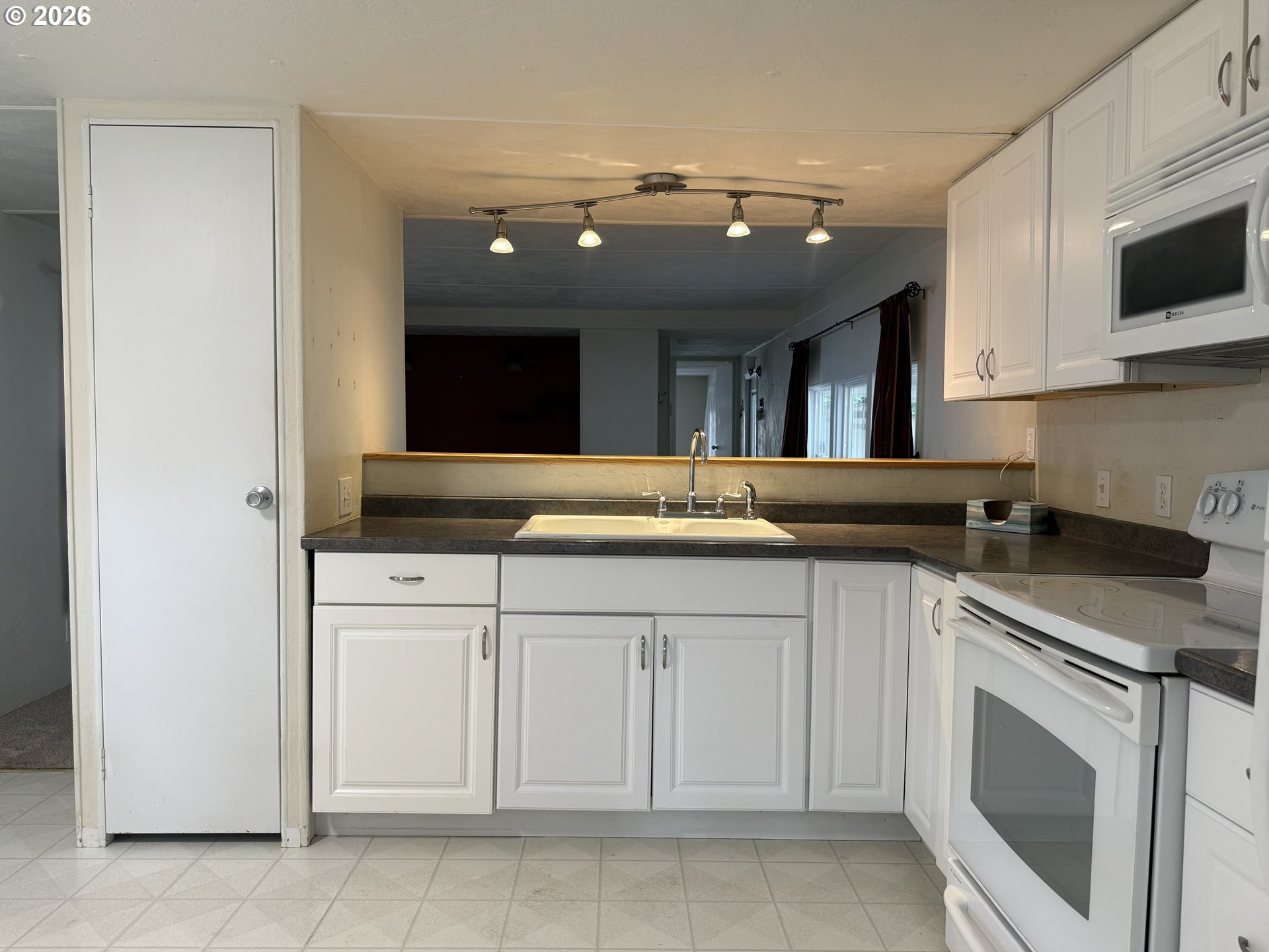 5335 Main Street, Unit 10 Springfield, OR 97478 - Photo 10 of 35 Kitchen