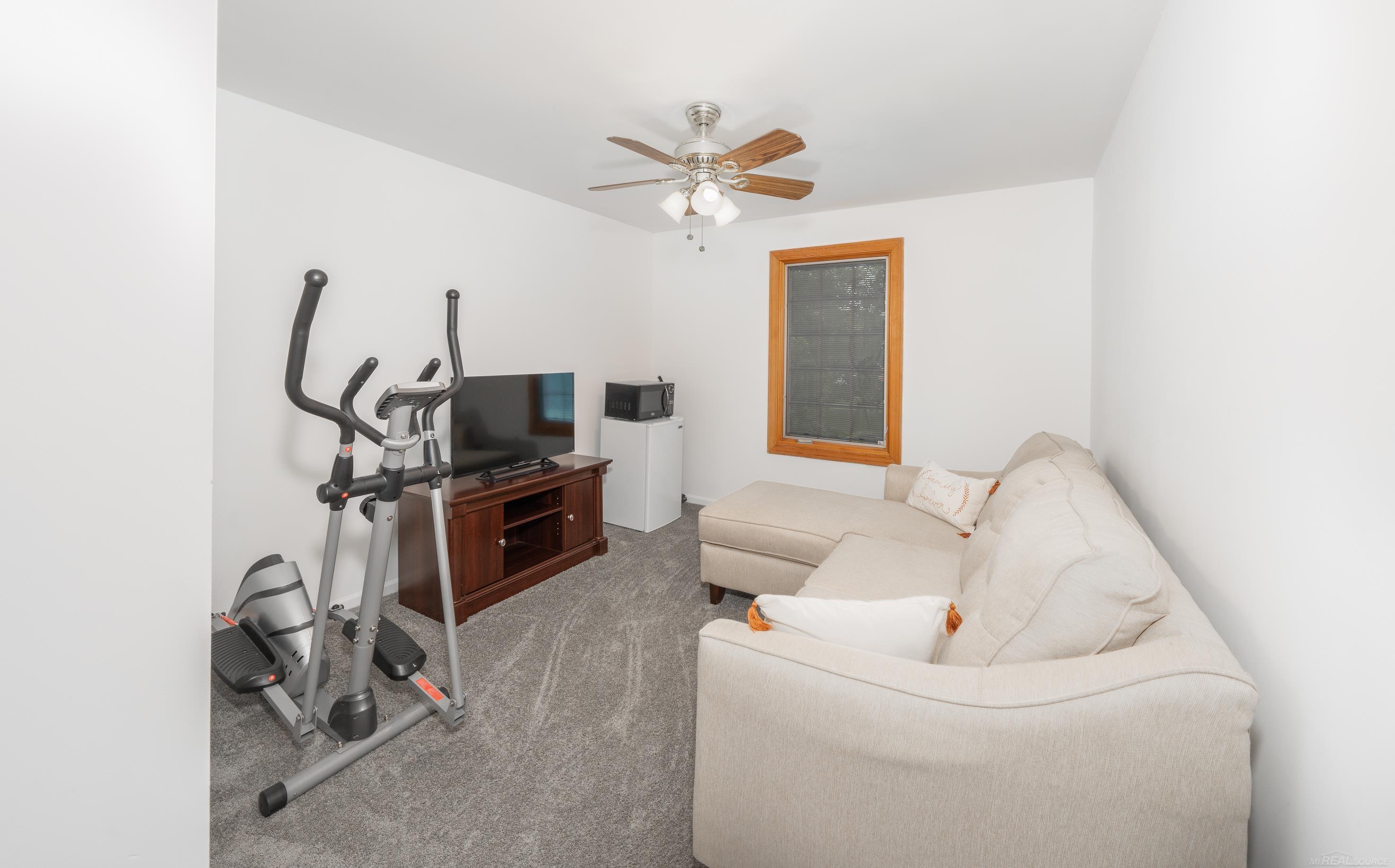 1178 Thames Drive Rochester, MI 48307 - Photo 24 of 39 50147454-bccfdbe9-af5a-4fde-b9a3-adb86a37e9b6.JPG
