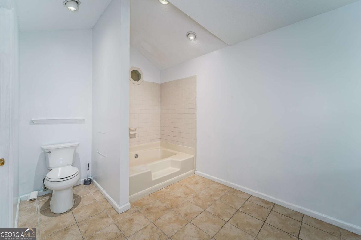 301 Ridge Lane Douglas, GA 31533 - Photo 18 of 26 a bathroom with a toilet and a shower