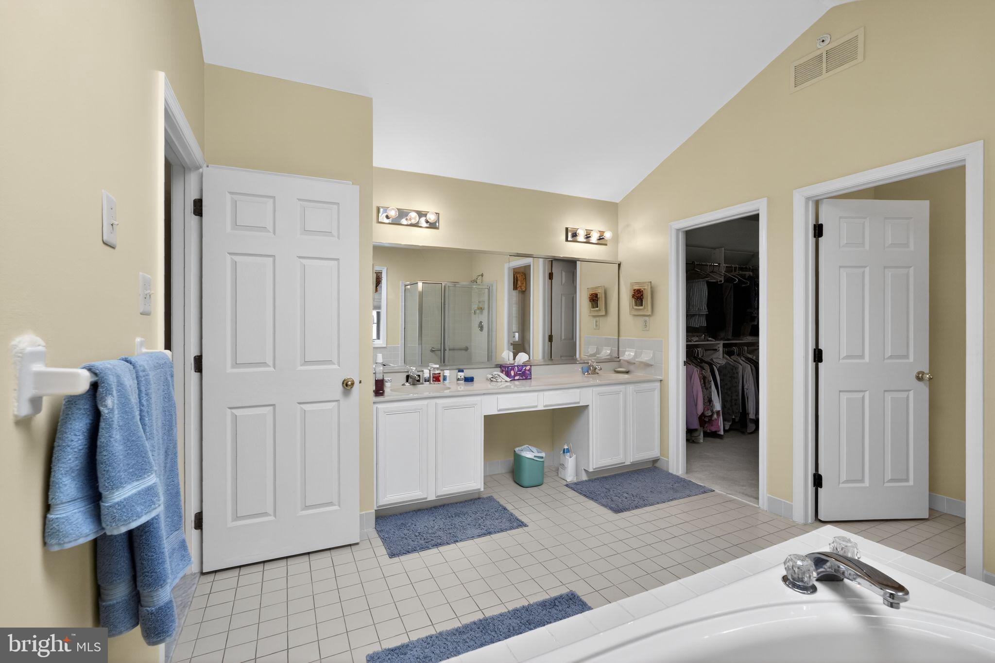 9 Ridgeview Road Newtown Square, PA 19073 - Photo 21 of 30 Double vanity primary bathroom