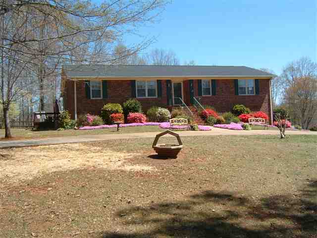 163 Glorisa Road Marietta, SC 29661 - Photo 1 of 24