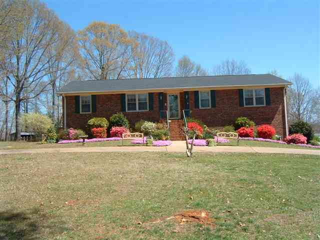 163 Glorisa Road Marietta, SC 29661 - Photo 3 of 24