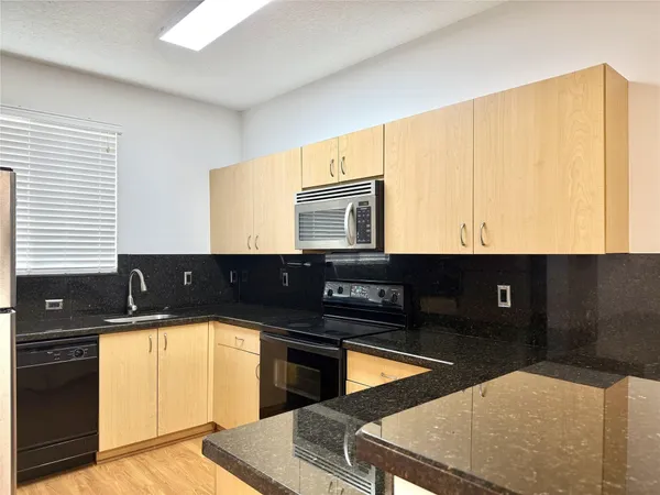 $2,500 | 4854 Northwest 58th Manor, Coconut Creek, FL 33073