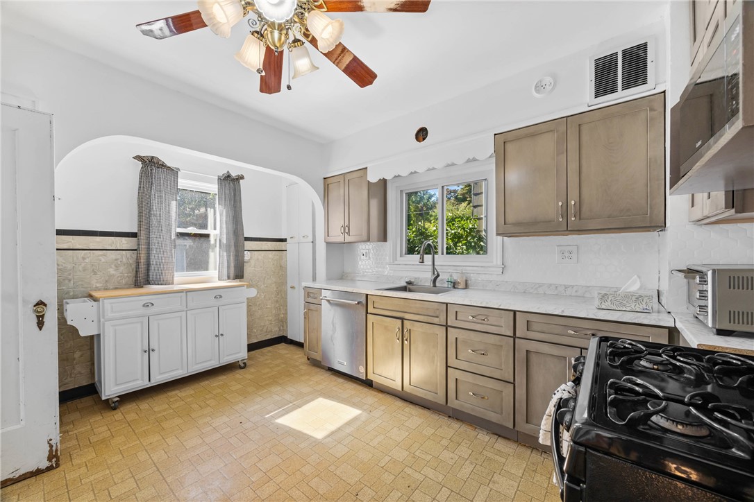 63 Westbourne Road Irondequoit, NY 14617 - Photo 11 of 40