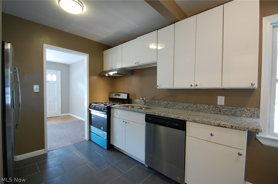 805 South Green Road Cleveland, OH 44121 - Photo 5 of 17