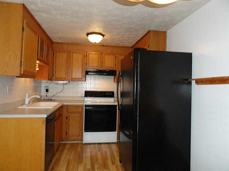 607 Countryside Drive McKees Rocks, PA 15136 - Photo 4 of 15 Kitchen.
