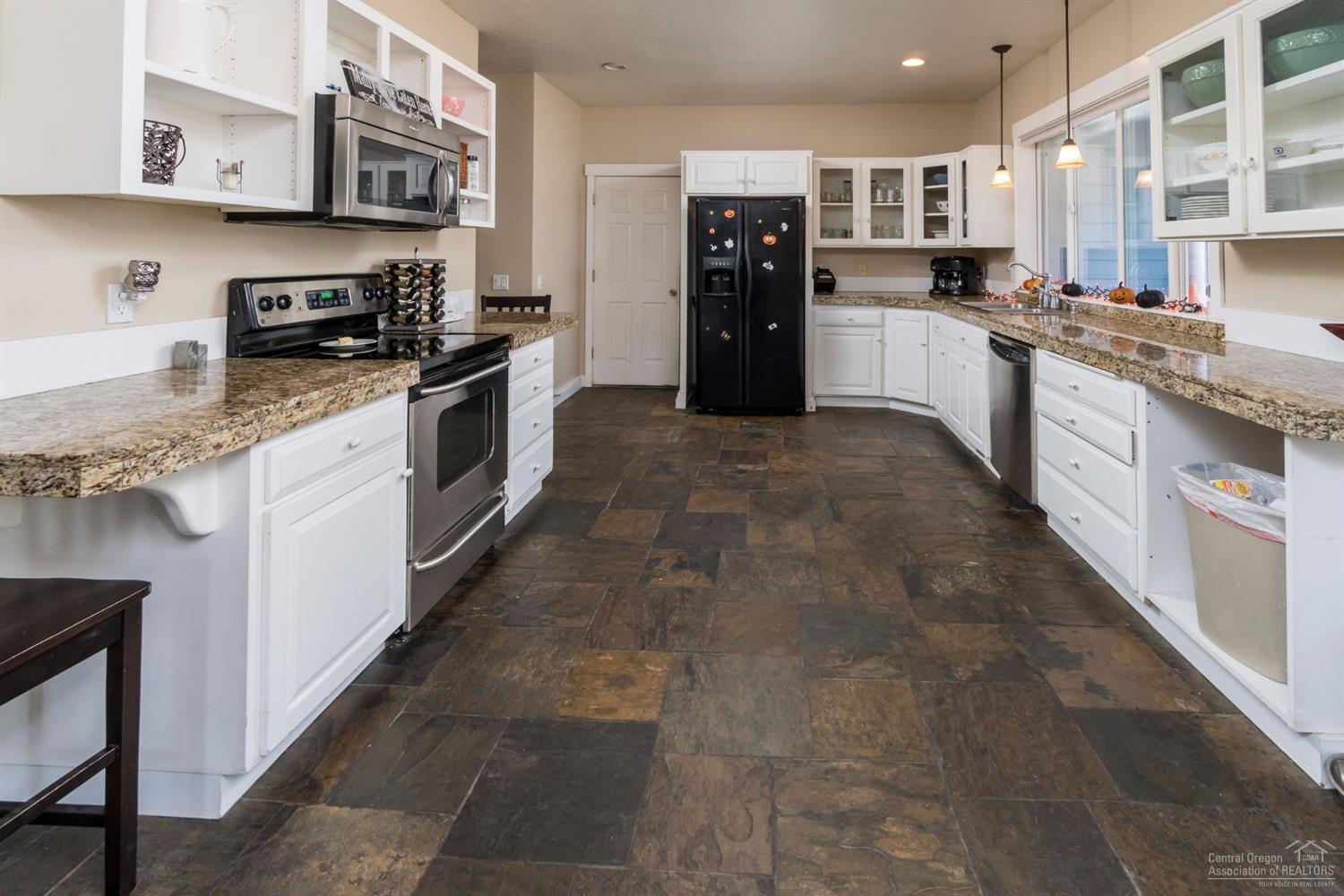 63070 Cole Road Bend, OR 97701 - Photo 5 of 24 Additional Photo