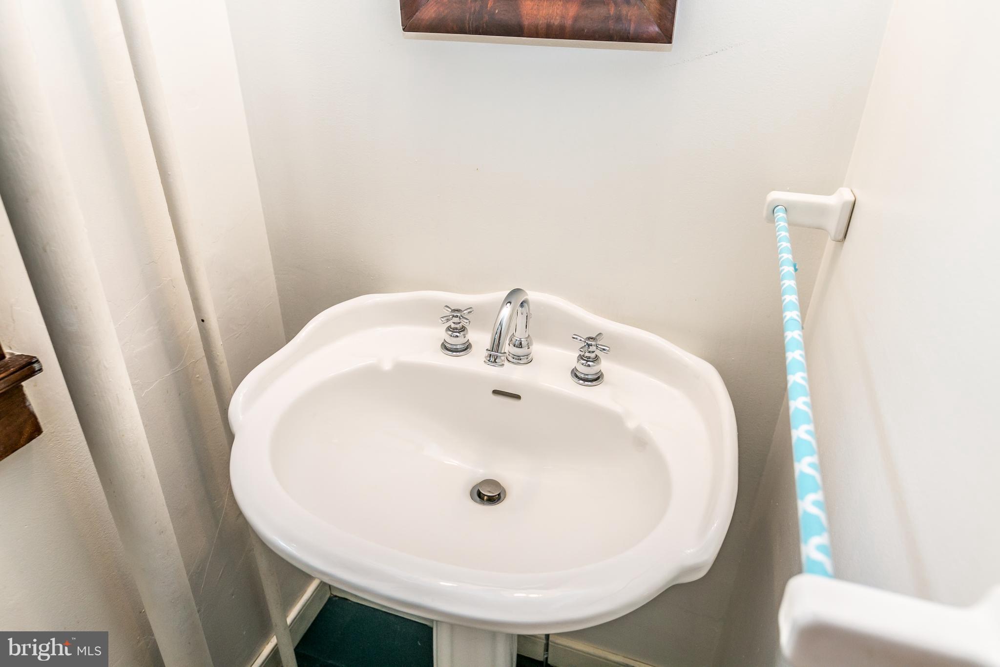 205 Hawthorn Road Baltimore, MD 21210 - Photo 11 of 29 Main Level Powder Room