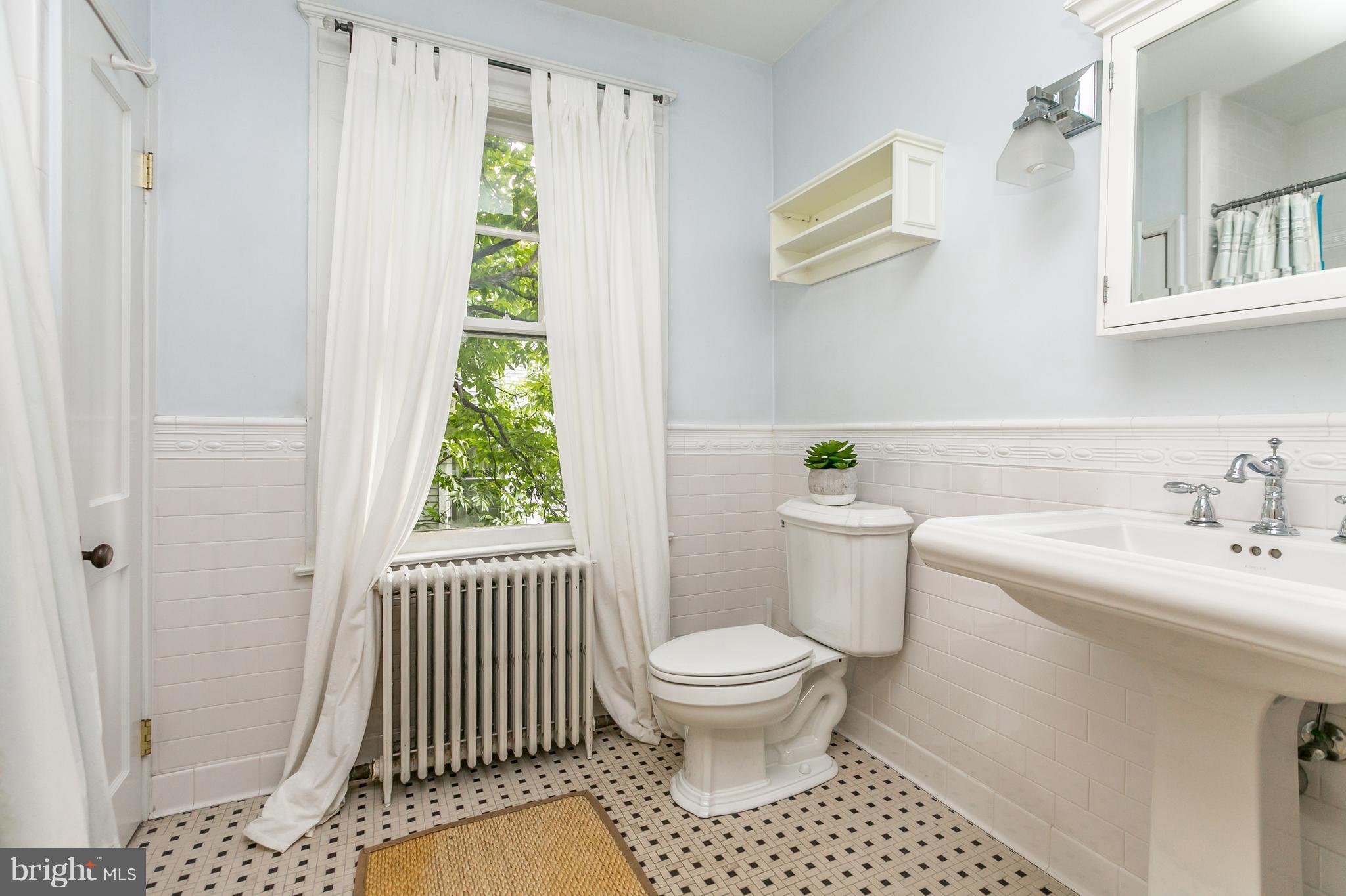 205 Hawthorn Road Baltimore, MD 21210 - Photo 23 of 29 Bath