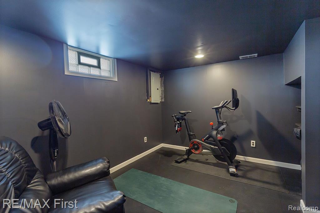 1070 Oxford Road Berkley, MI 48072 - Photo 27 of 30