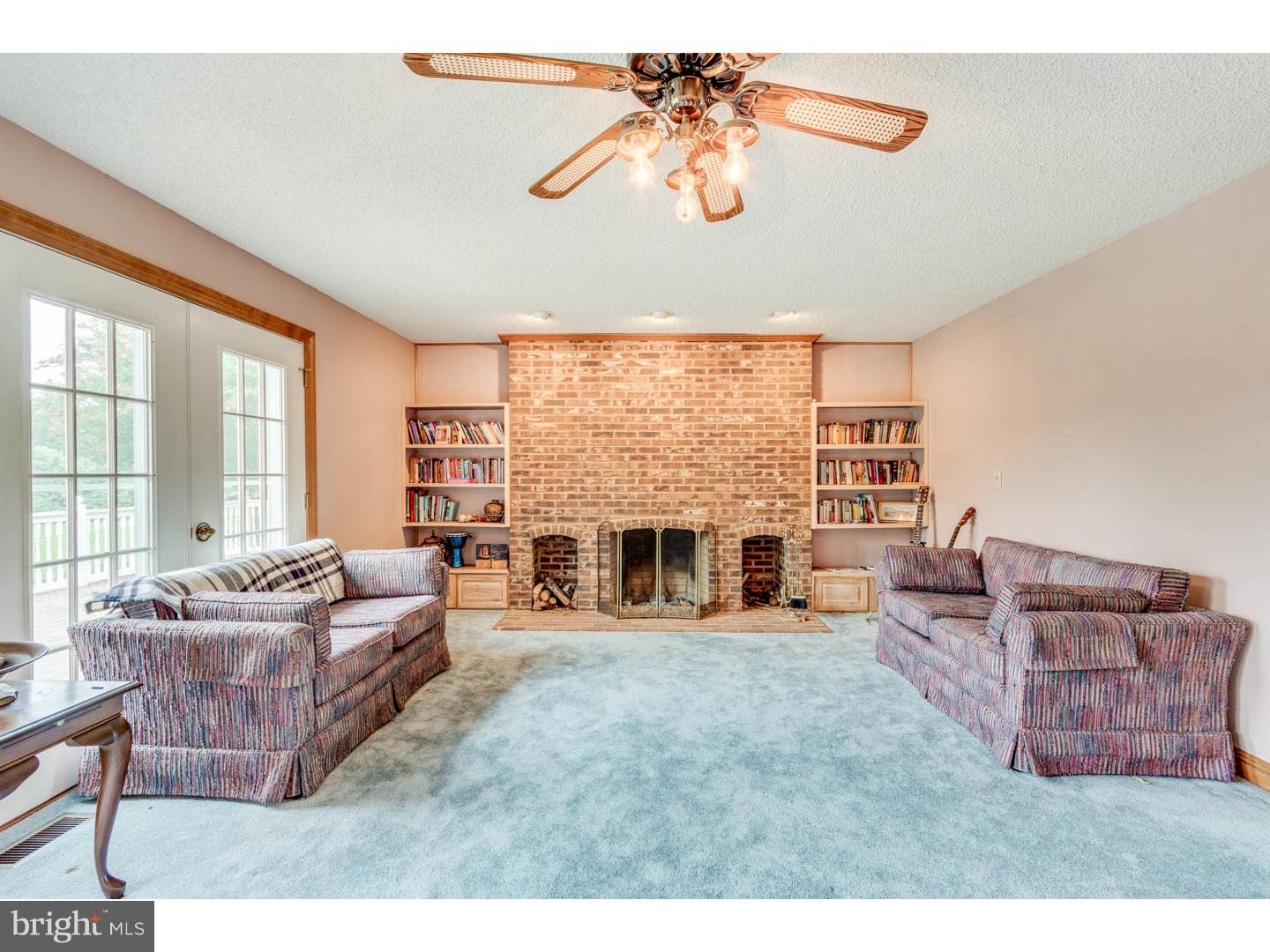 1620 Glassboro Road Williamstown, NJ 08094 - Photo 12 of 28 Living Room