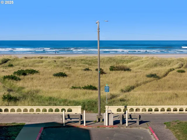 $950,000 | 860 Beach Drive, Seaside, OR 97138