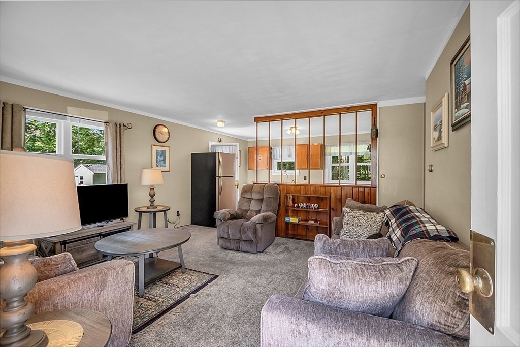 37 Ridge Street Westminster, MA 01473 - Photo 6 of 42 Gallery Image 6
