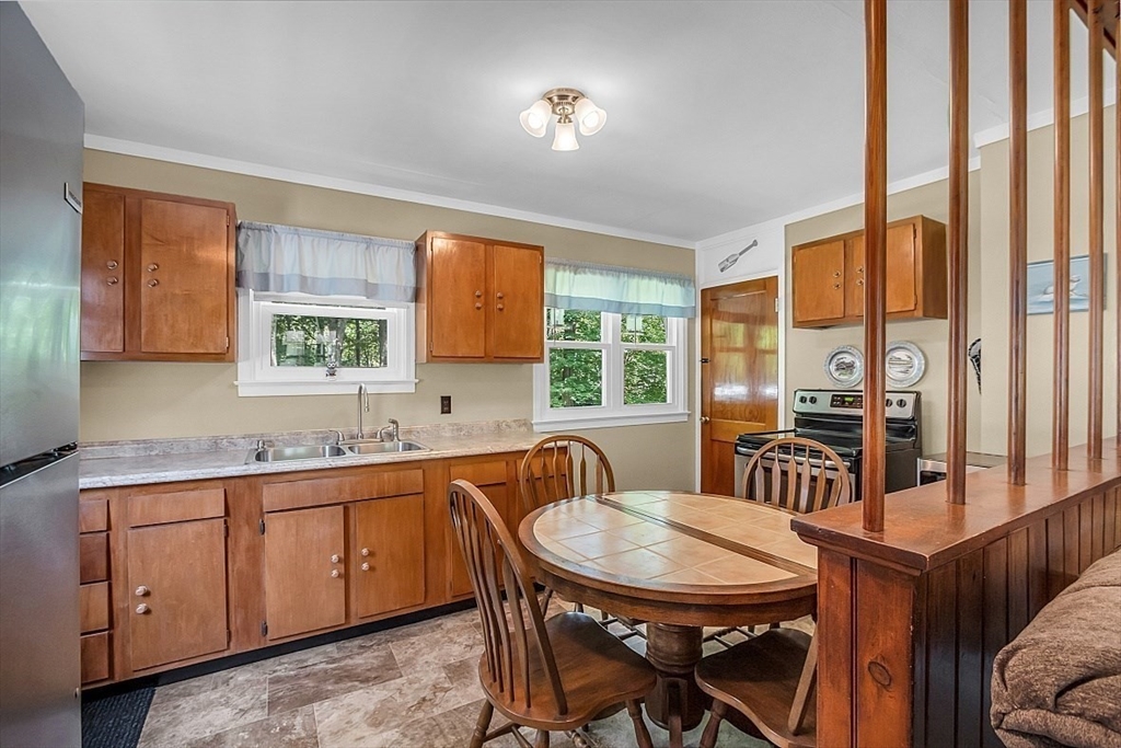 37 Ridge Street Westminster, MA 01473 - Photo 9 of 42 Gallery Image 9
