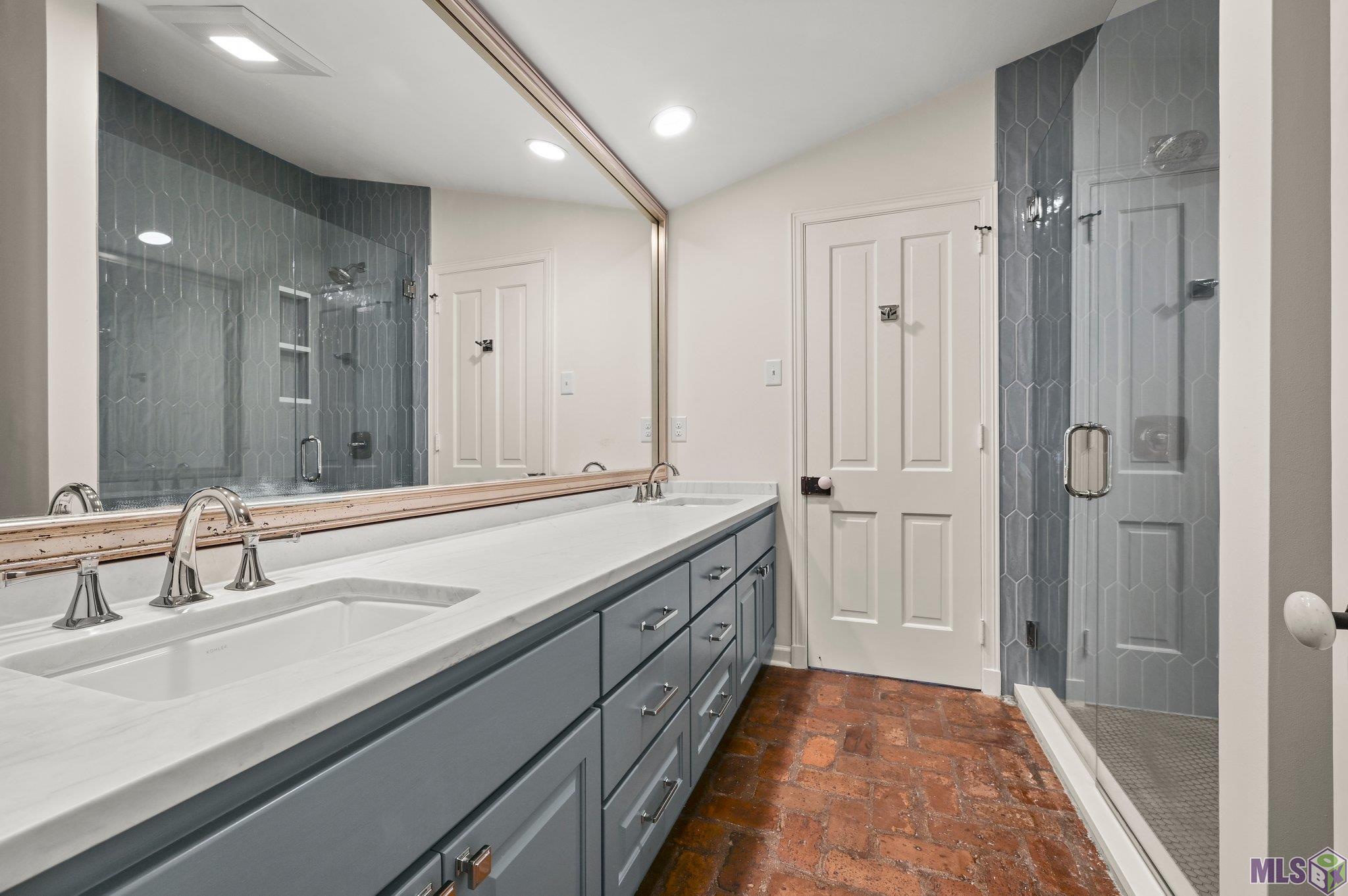 7022 Richards Drive Baton Rouge, LA 70809 - Photo 36 of 58 Downstairs Guest Bath Attached