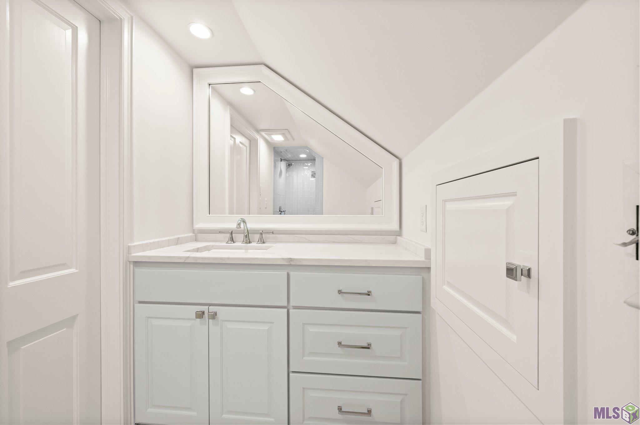 7022 Richards Drive Baton Rouge, LA 70809 - Photo 43 of 58 Upstairs Guest Bath