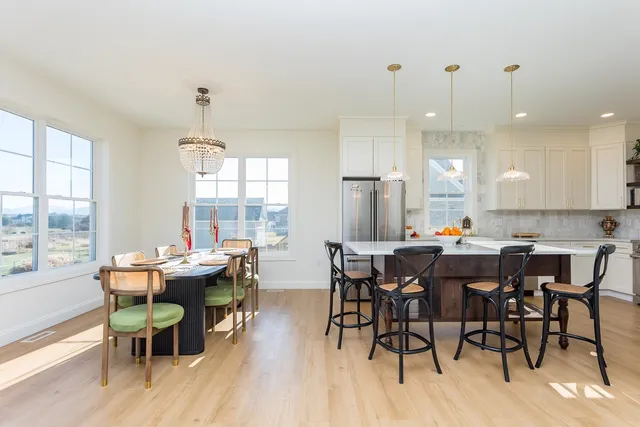 a view of livingroom with furniture