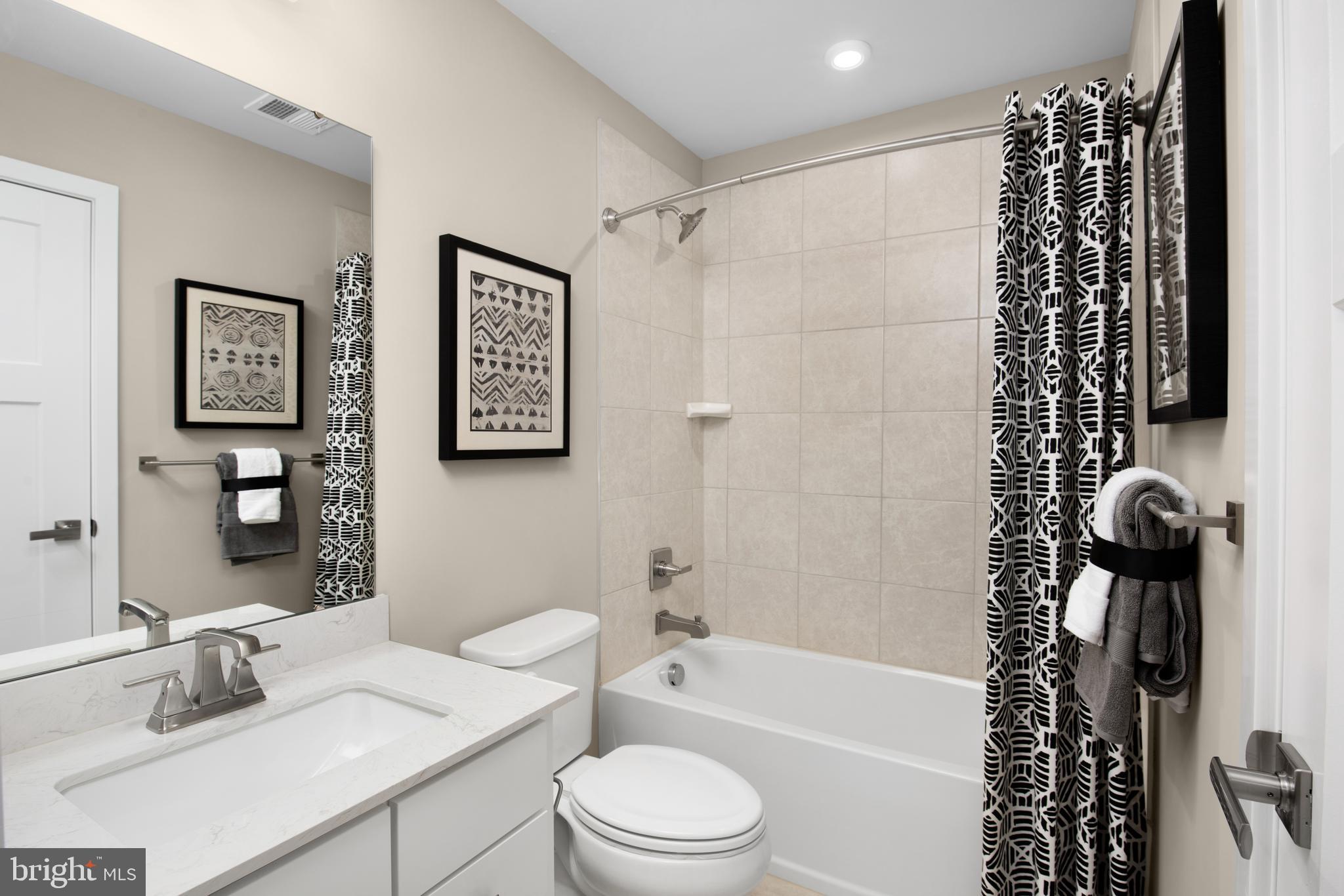 9012 Waller Tree Way Upper Marlboro, MD 20772 - Photo 12 of 20 Upper Level - Hall Bathroom