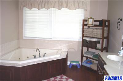 15635 Feighner Road Roanoke, IN 46783 - Photo 10 of 19